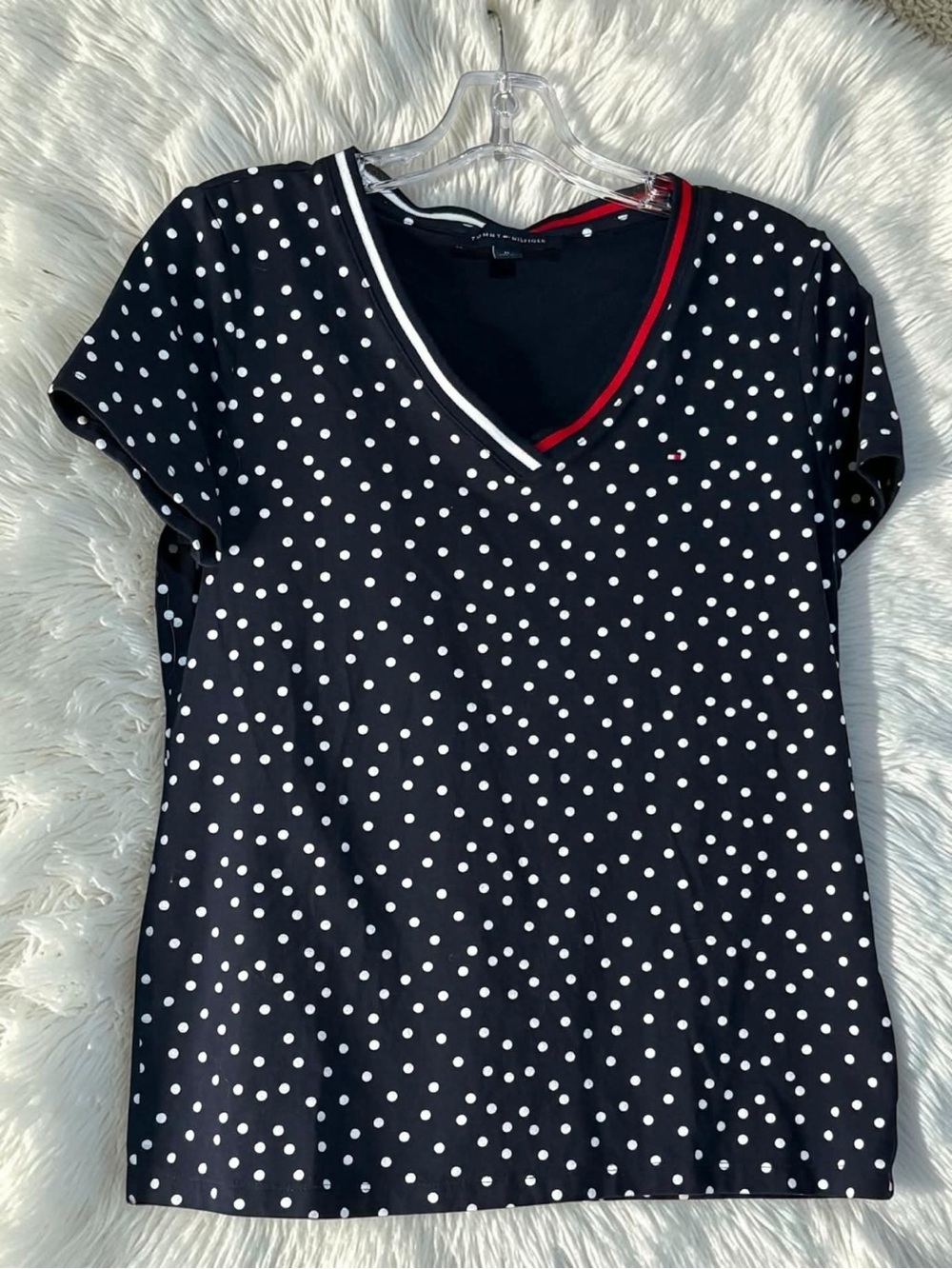 Classic Tommy Hilfiger Black Polka Dot V‑Neck Tee with Red & White Trim size M